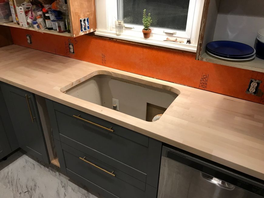 DIY kitch countertop install wooden butcherblock