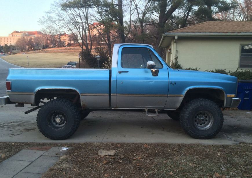 chevy k10 squarebody 35 inch tires and 4 inch lift suspension
